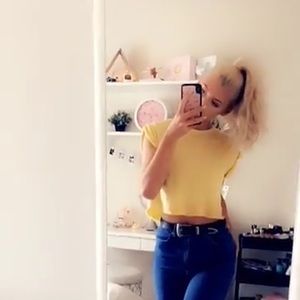 Meet your Posher, Laura